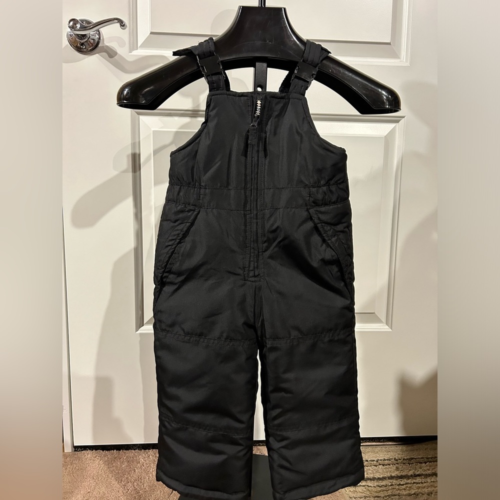 Boys Snow pants Oshkosh B’Gosh size 2 age, toddler color black  like new!